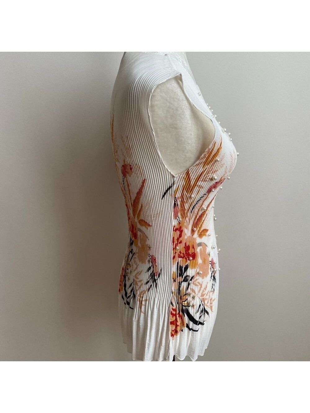 Bailey pleated floral tank top BNWT small pearls - Picture 3 of 8